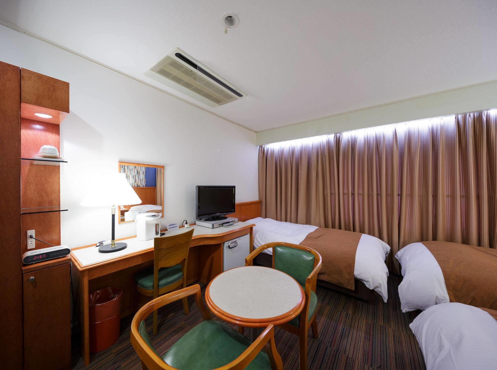 Takamatsu Terminal Hotel Buitenkant foto